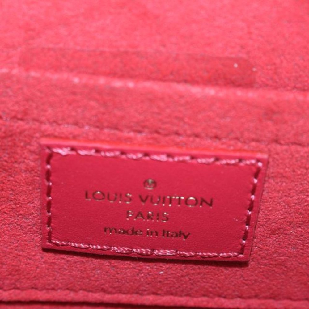 Louis Vuitton Limited Edition Red Quilted Leather - Picture 3 of 12